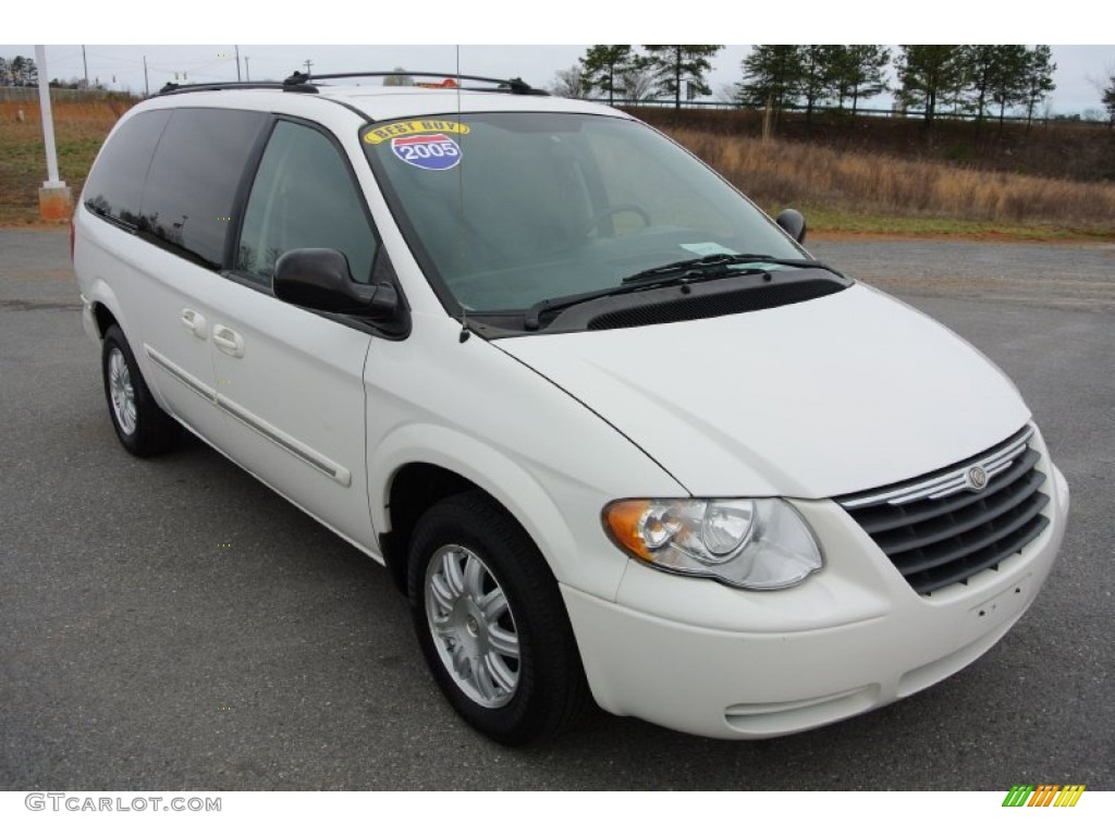 2005 Town & Country Touring - Stone White / Medium Slate Gray photo #2