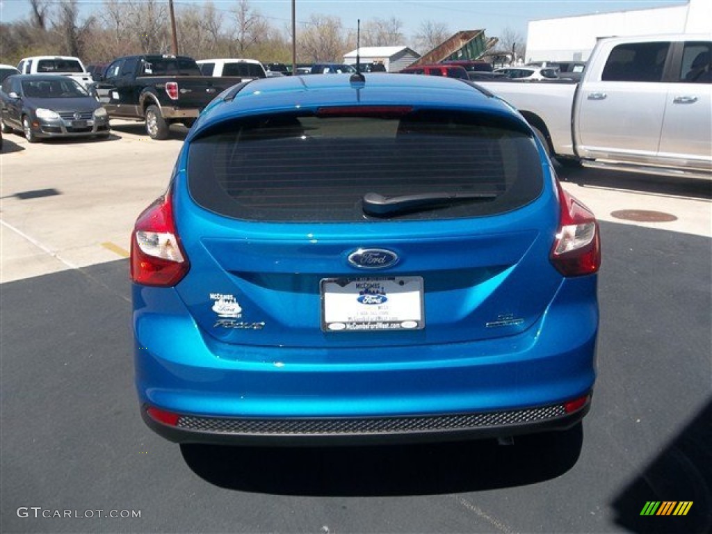 2013 Focus SE Hatchback - Blue Candy / Medium Light Stone photo #4