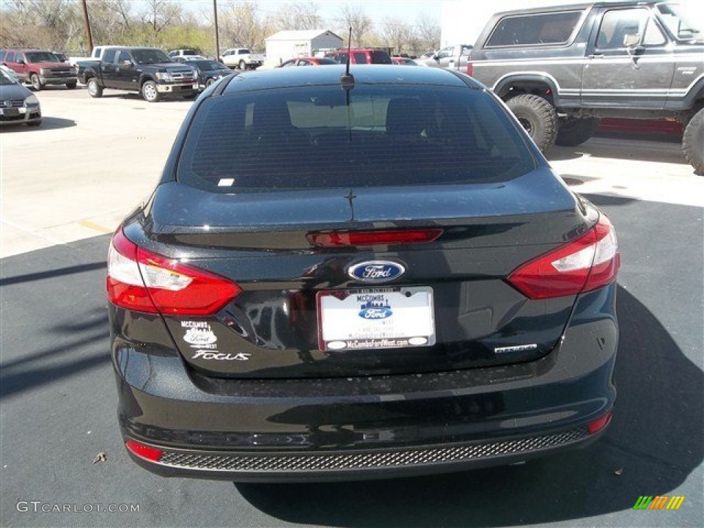 2013 Focus S Sedan - Tuxedo Black / Charcoal Black photo #4