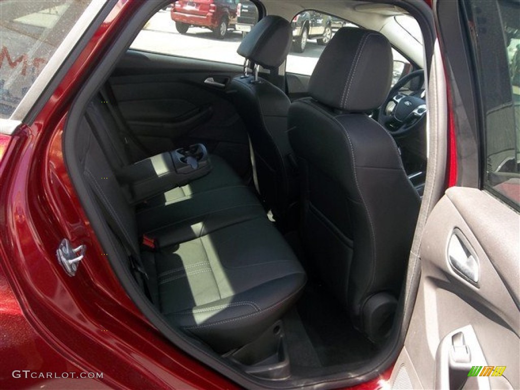 2013 Focus SE Sedan - Ruby Red / Charcoal Black photo #13