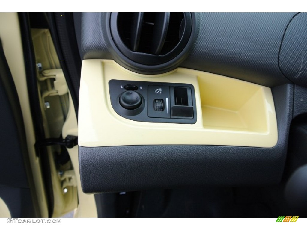 2013 Chevrolet Spark LT Controls Photo #78690031