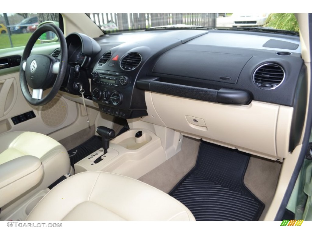 2007 Volkswagen New Beetle 2.5 Convertible Cream Dashboard Photo #78690085