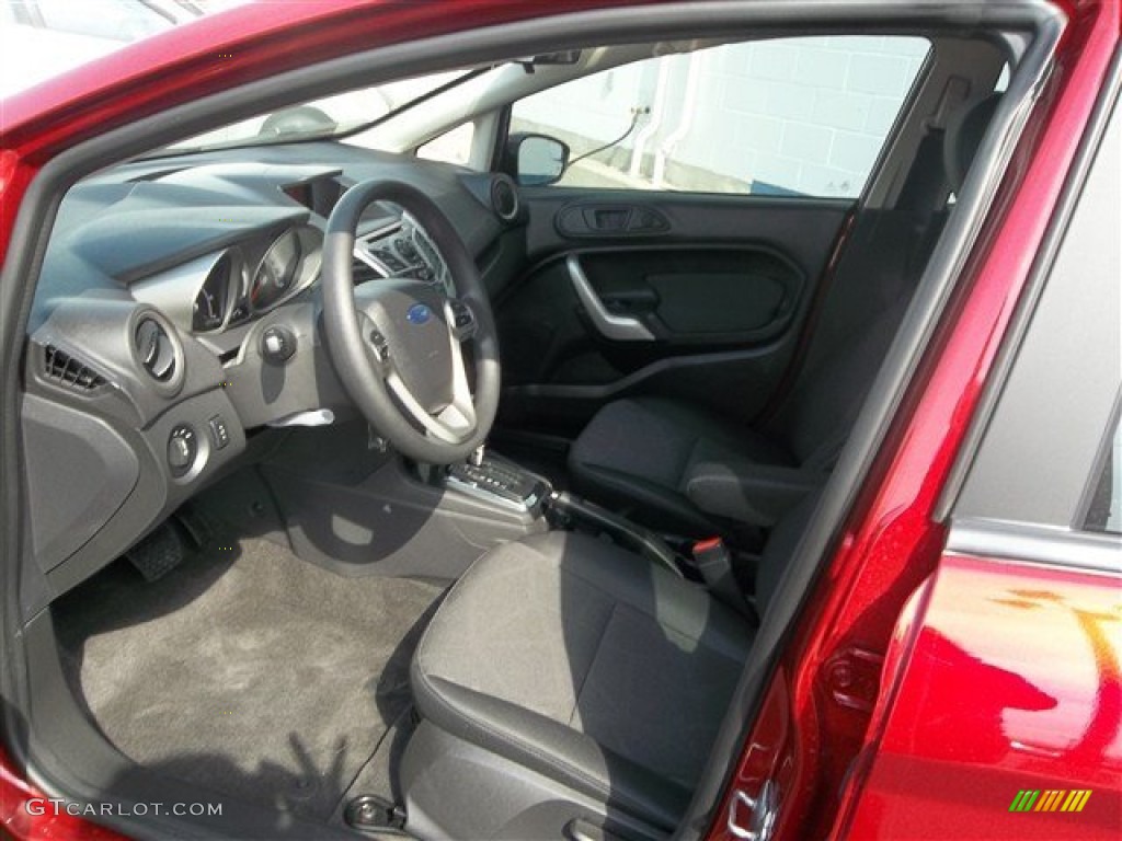 2013 Fiesta SE Sedan - Ruby Red / Charcoal Black photo #18