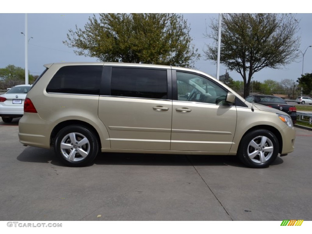 Golden Poplar Metallic 2010 Volkswagen Routan SE Exterior Photo #78691066