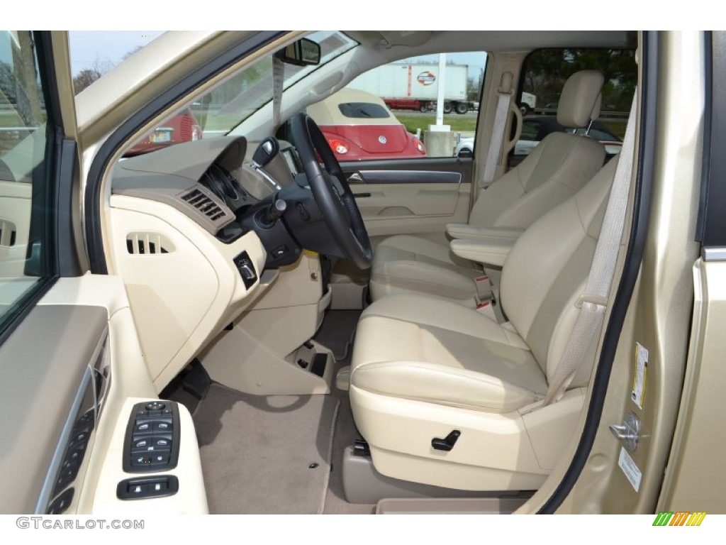 Ceylon Beige Interior 2010 Volkswagen Routan SE Photo #78691105