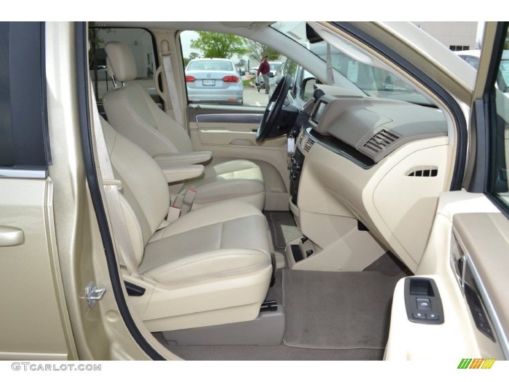 2010 Volkswagen Routan SE Front Seat Photo #78691114