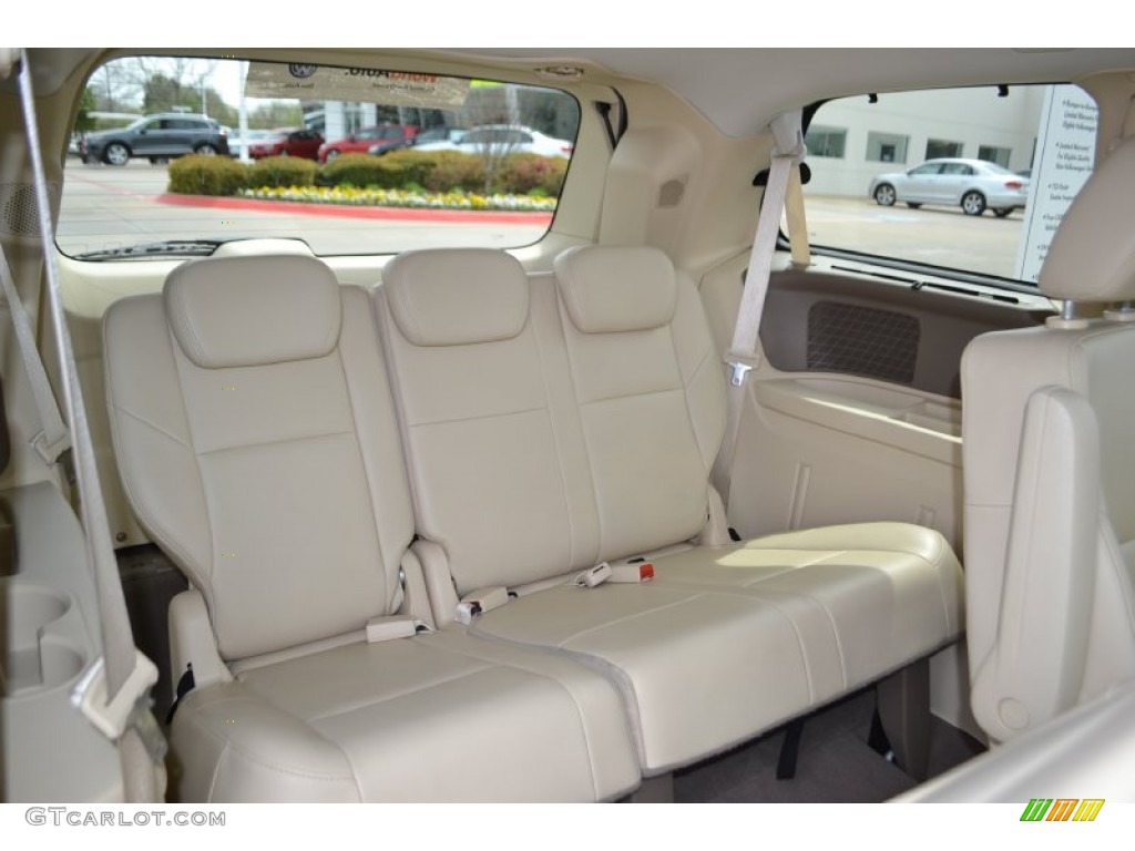 Ceylon Beige Interior 2010 Volkswagen Routan SE Photo #78691137