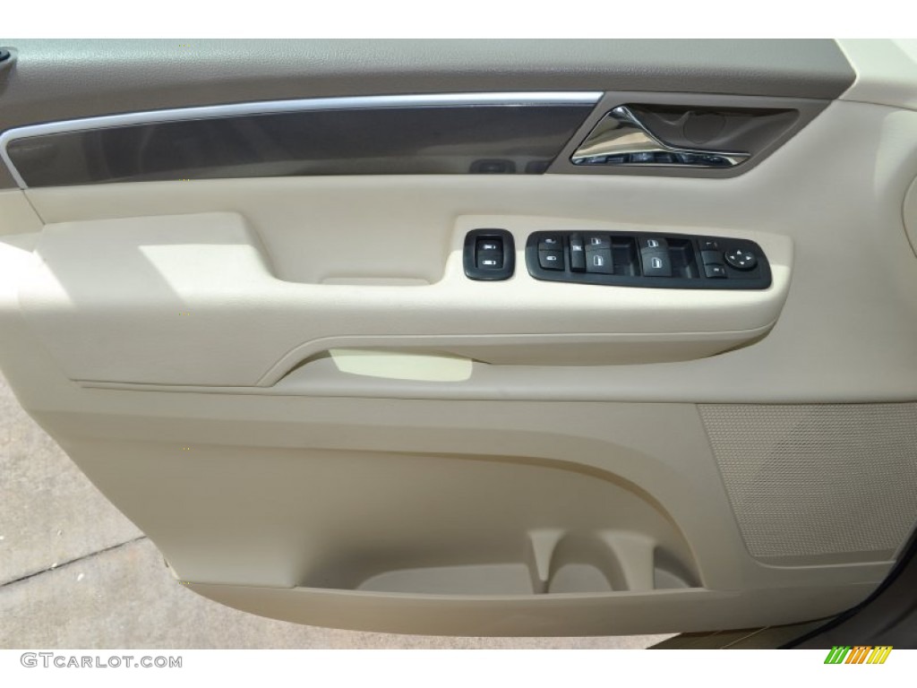 2010 Volkswagen Routan SE Ceylon Beige Door Panel Photo #78691147