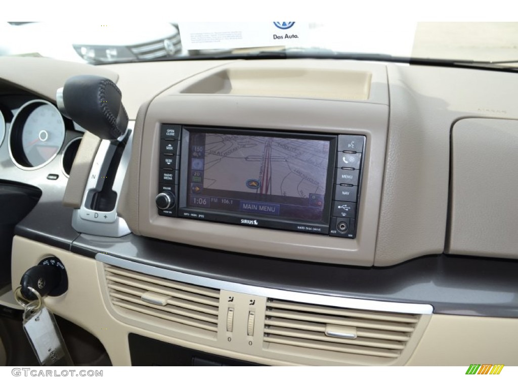 2010 Volkswagen Routan SE Navigation Photo #78691179