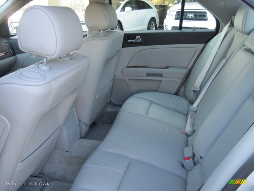 2010 STS V8 - Radiant Silver / Light Gray photo #16