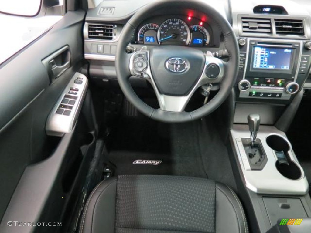 2013 Camry SE - Super White / Black photo #5