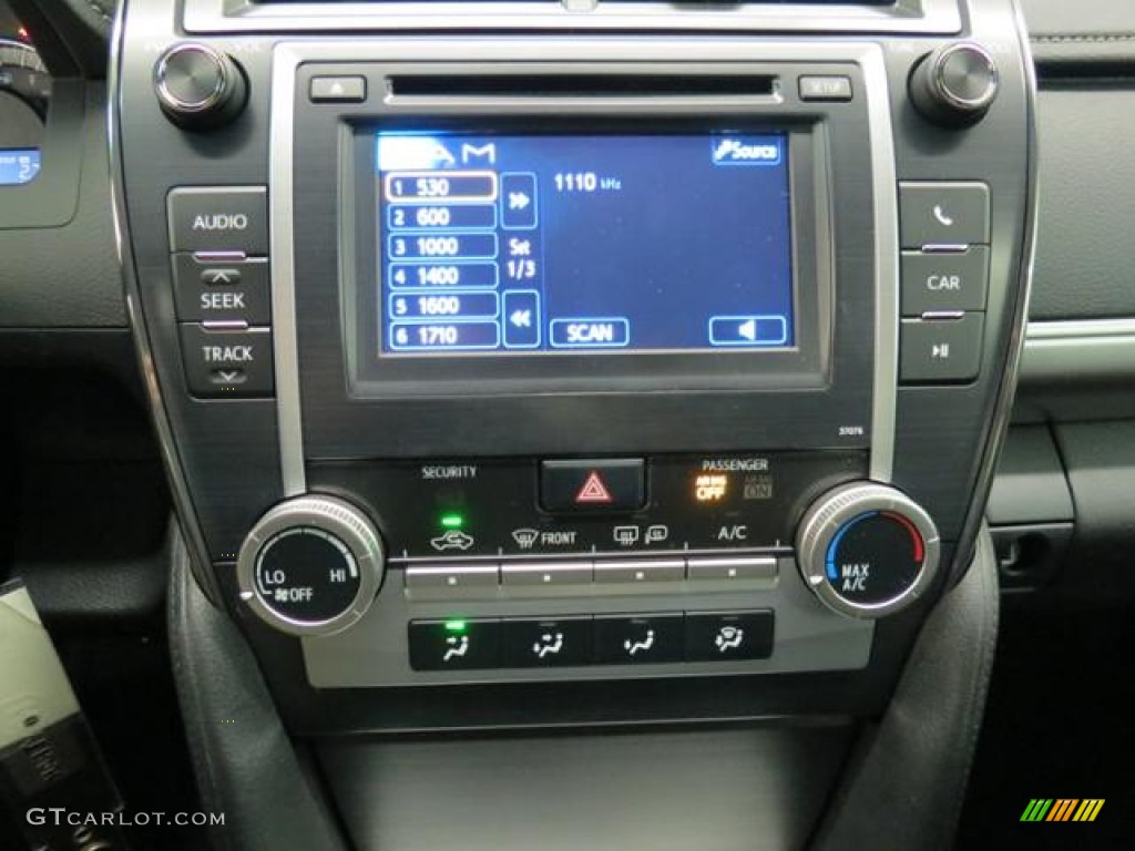 2013 Camry SE - Super White / Black photo #12