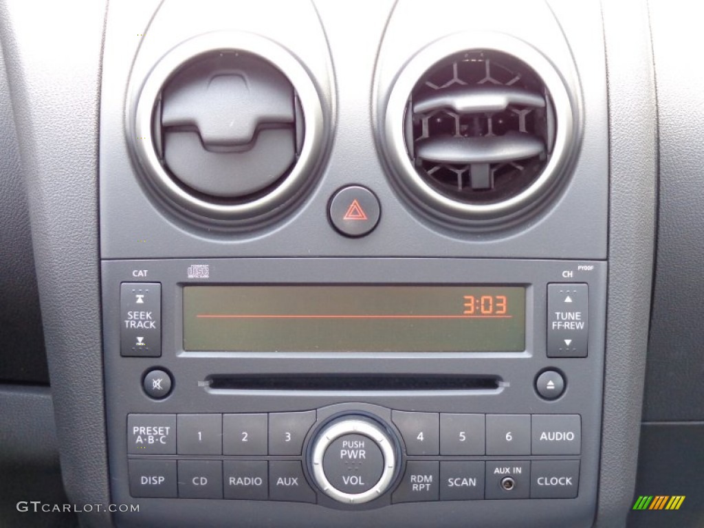 2010 Nissan Rogue S AWD Controls Photos