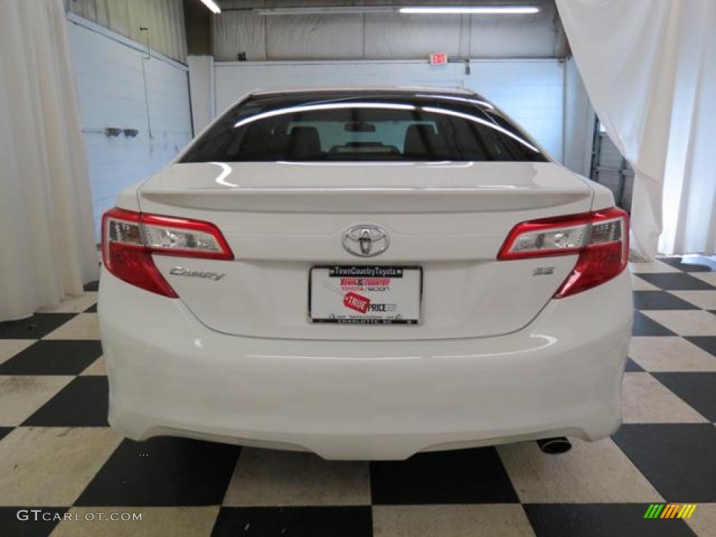 2013 Camry SE - Super White / Black photo #18