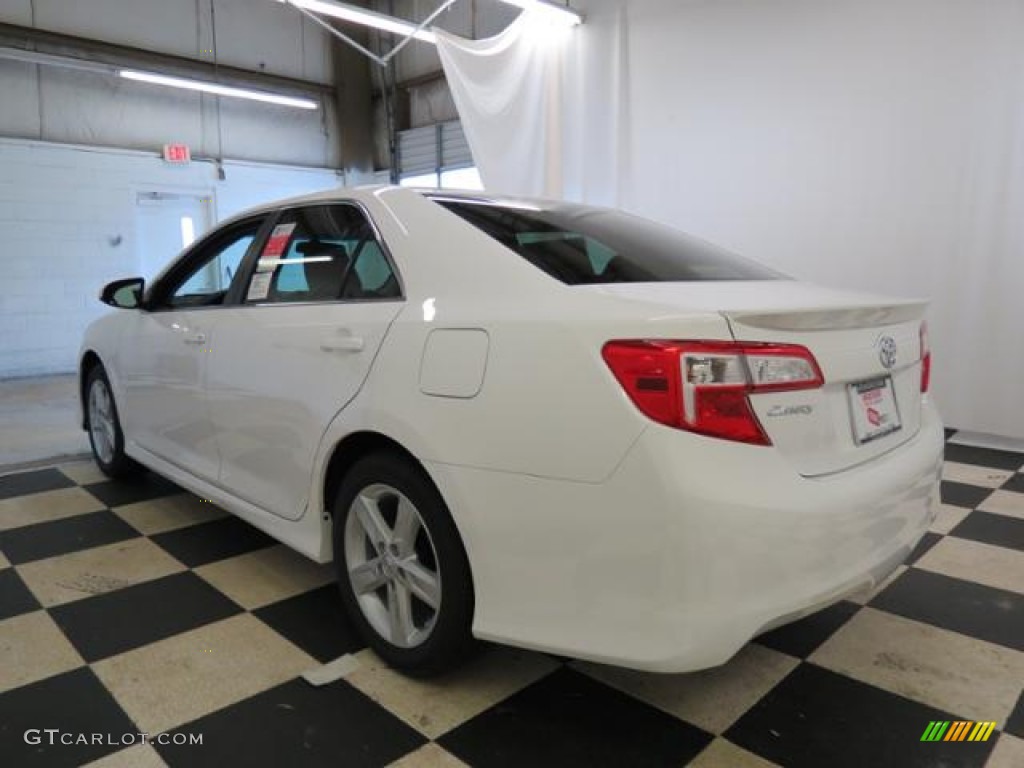 2013 Camry SE - Super White / Black photo #19