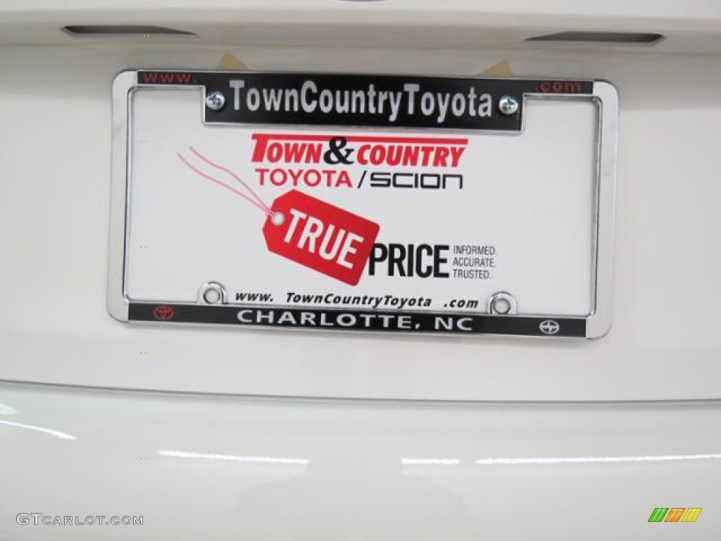 2013 Camry SE - Super White / Black photo #21
