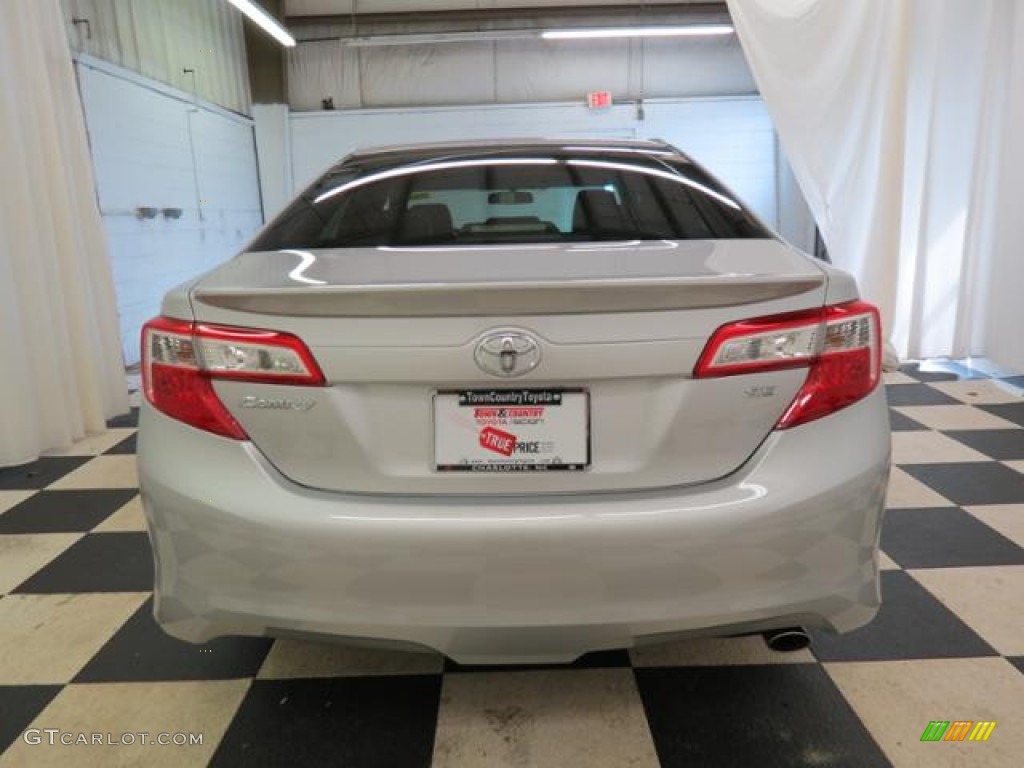 2013 Camry SE - Classic Silver Metallic / Black photo #18