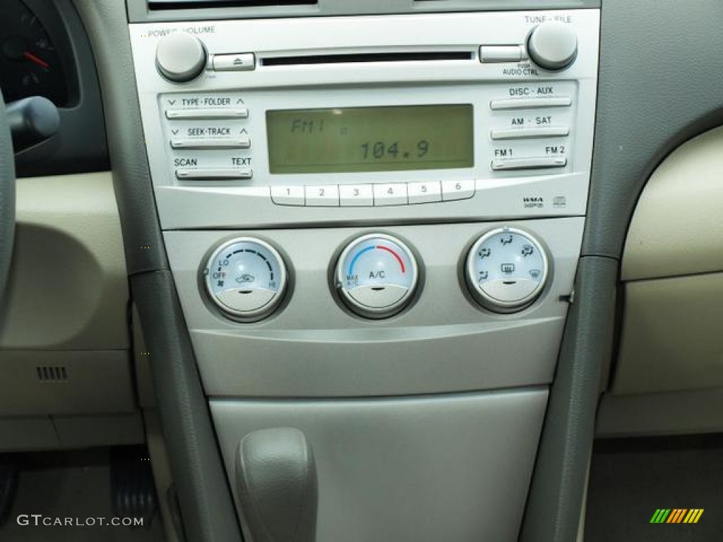 2010 Toyota Camry LE Controls Photo #78701850