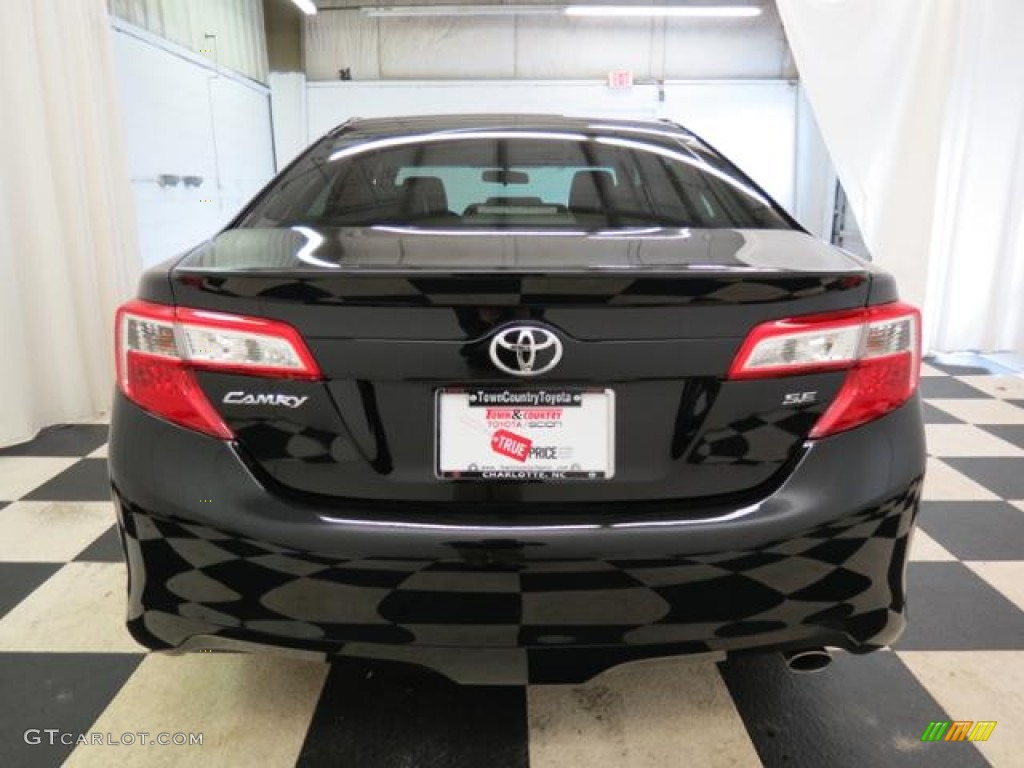 2013 Camry SE - Attitude Black Metallic / Black photo #18