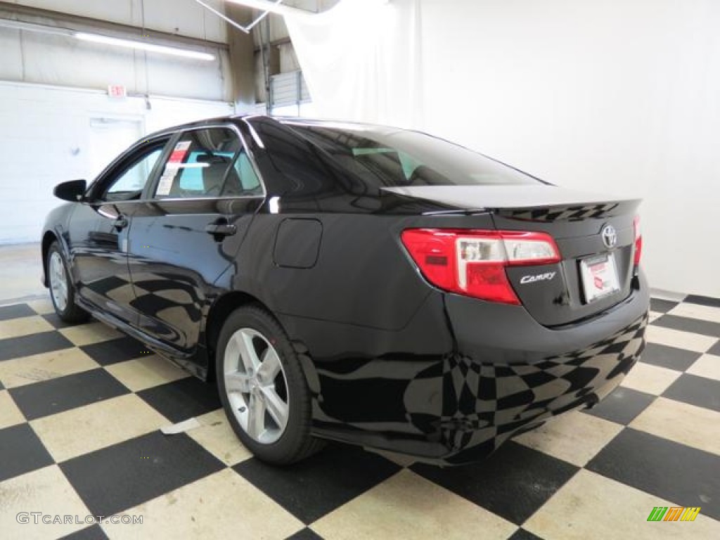 2013 Camry SE - Attitude Black Metallic / Black photo #19