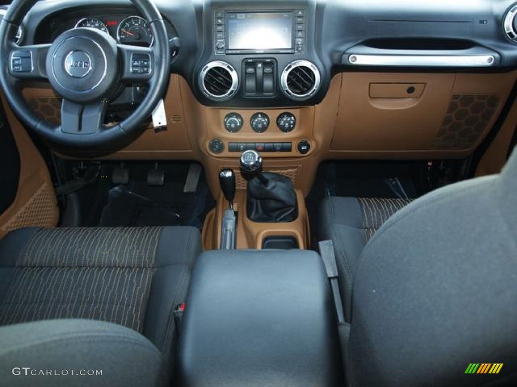 2011 Wrangler Sahara 4x4 - Black / Black/Dark Saddle photo #10