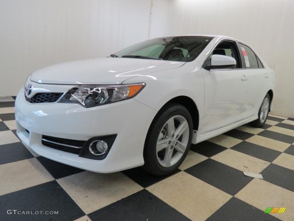 2013 Camry SE - Super White / Black photo #3