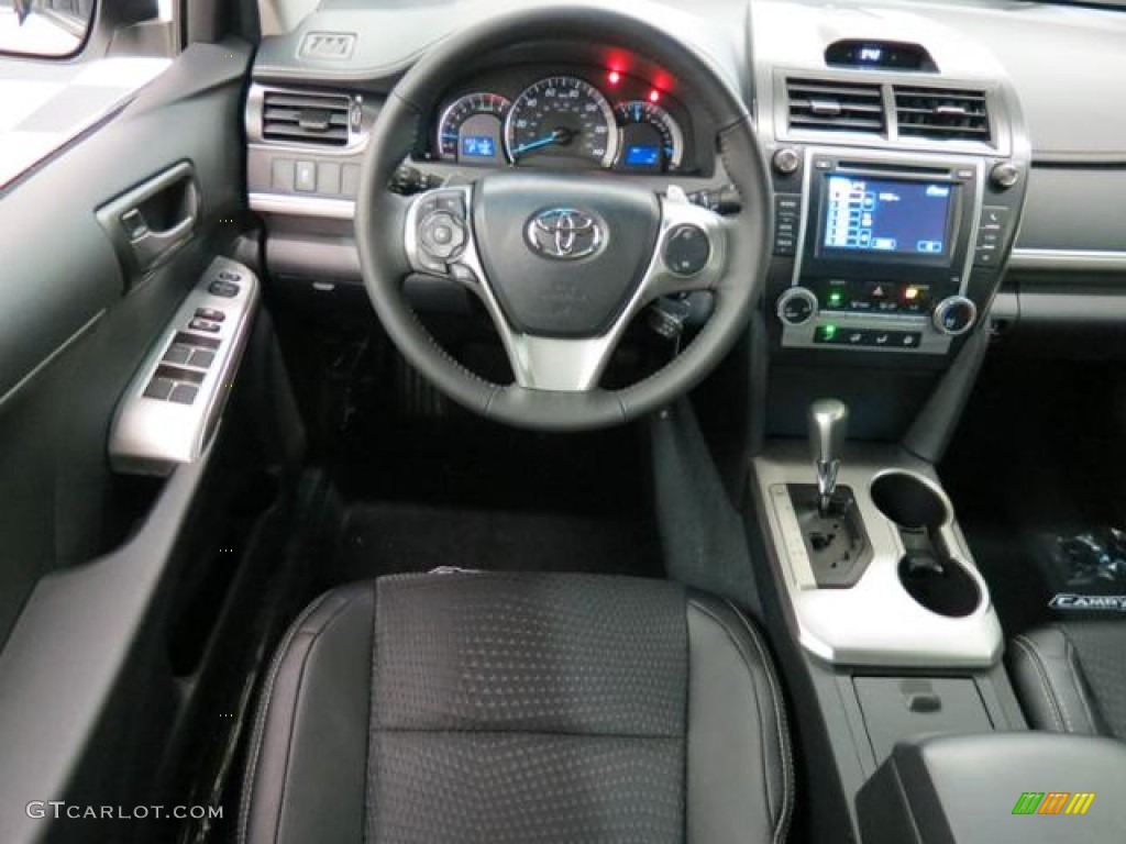 2013 Camry SE - Super White / Black photo #5