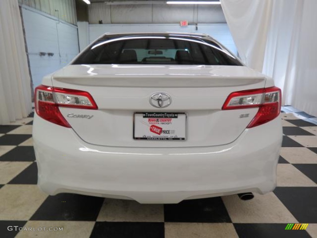 2013 Camry SE - Super White / Black photo #18