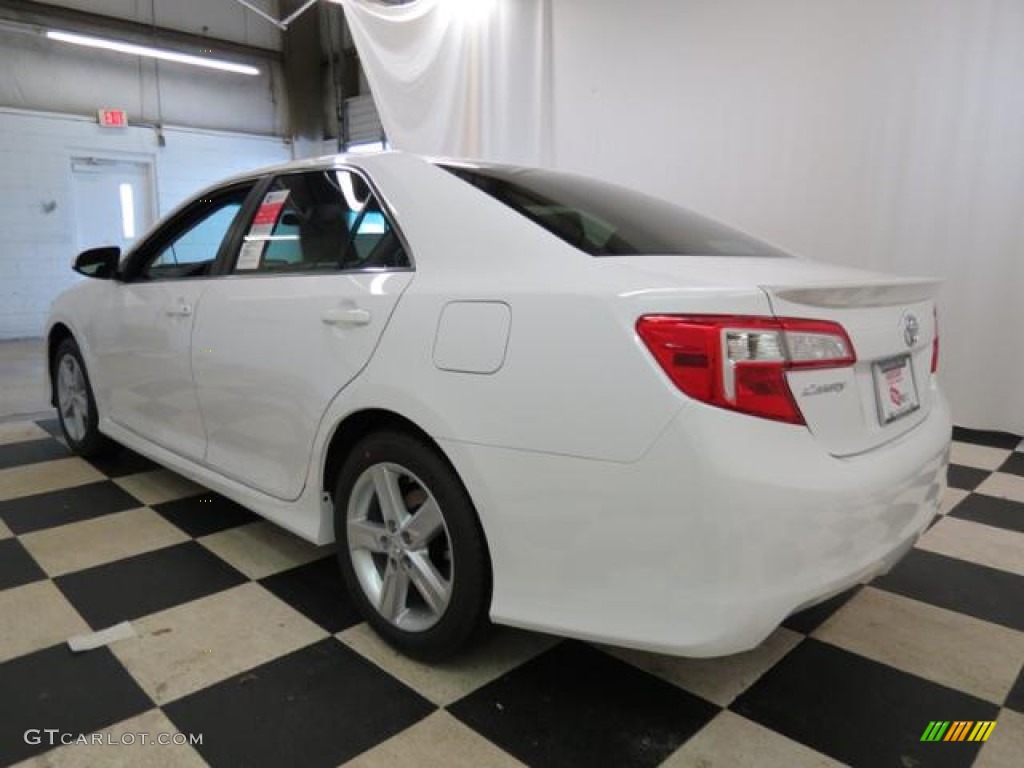 2013 Camry SE - Super White / Black photo #19
