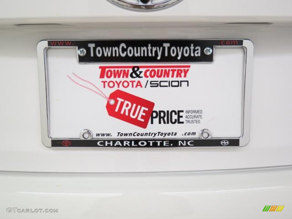 2013 Camry SE - Super White / Black photo #21
