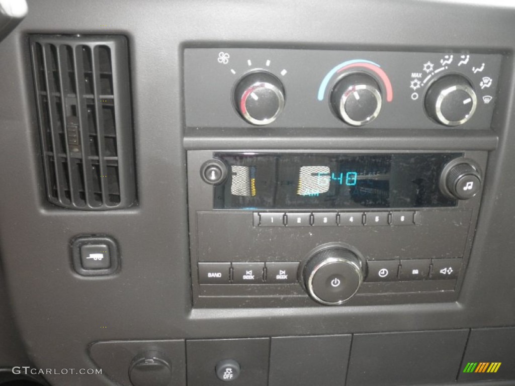 2013 GMC Savana Cutaway 3500 Commercial Utility Truck Controls Photo #78704270