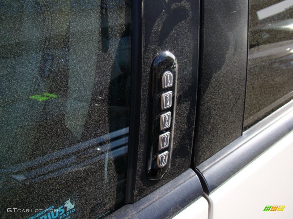 2009 Taurus X SEL - White Sand Tri-Coat Metallic / Camel photo #29