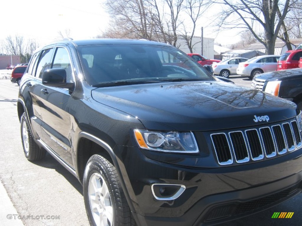 2014 Grand Cherokee Laredo 4x4 - Brilliant Black Crystal Pearl / Morocco Black photo #1