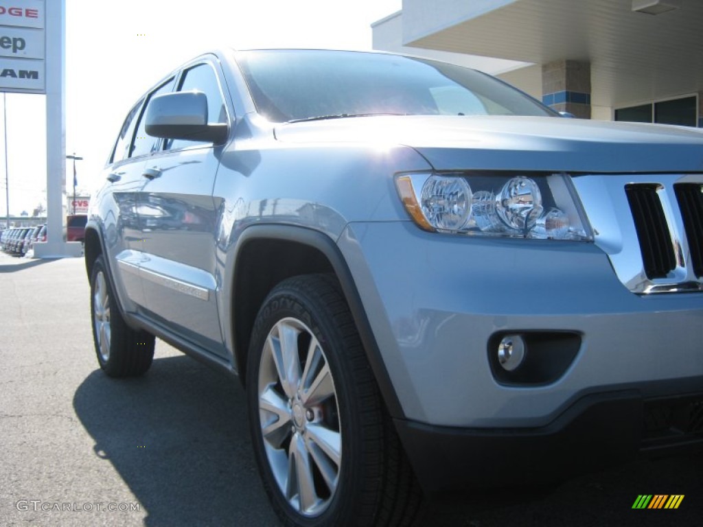 2013 Grand Cherokee Laredo 4x4 - Winter Chill Pearl / Black photo #3