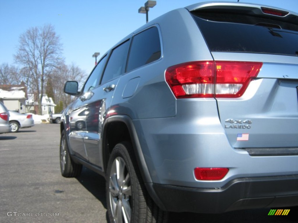 2013 Grand Cherokee Laredo 4x4 - Winter Chill Pearl / Black photo #7