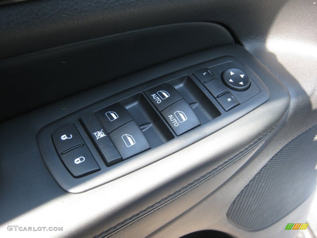 2013 Grand Cherokee Laredo 4x4 - Winter Chill Pearl / Black photo #17