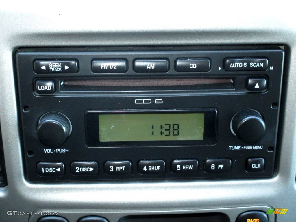 2005 Ford Escape XLT V6 4WD Audio System Photos