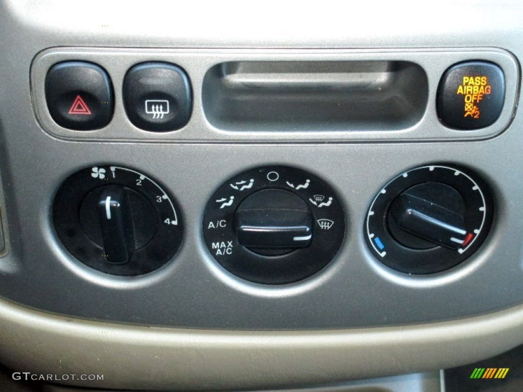 2005 Ford Escape XLT V6 4WD Controls Photo #78713523