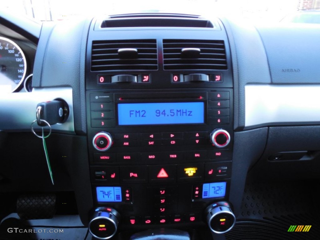 2008 Volkswagen Touareg 2 VR6 Controls Photo #78721911