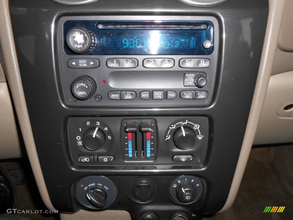 2004 Envoy SLT 4x4 - Silver Green Metallic / Light Tan photo #25