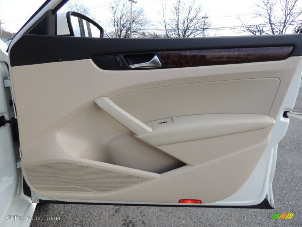 2012 Volkswagen Passat 2.5L SEL Door Panel Photos