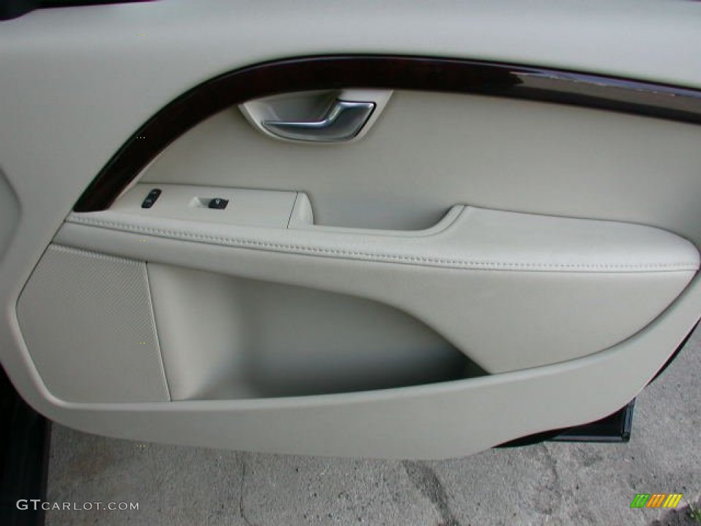 2012 Volvo XC70 3.2 AWD Door Panel Photos