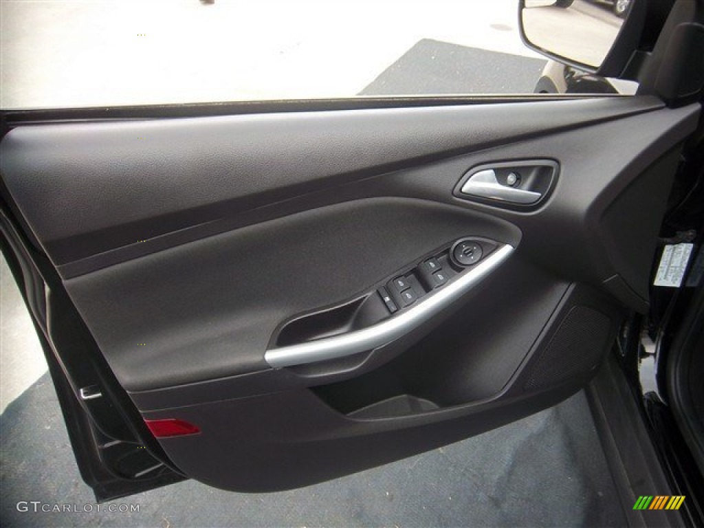 2012 Focus SE Sport 5-Door - Black / Two-Tone Sport photo #8