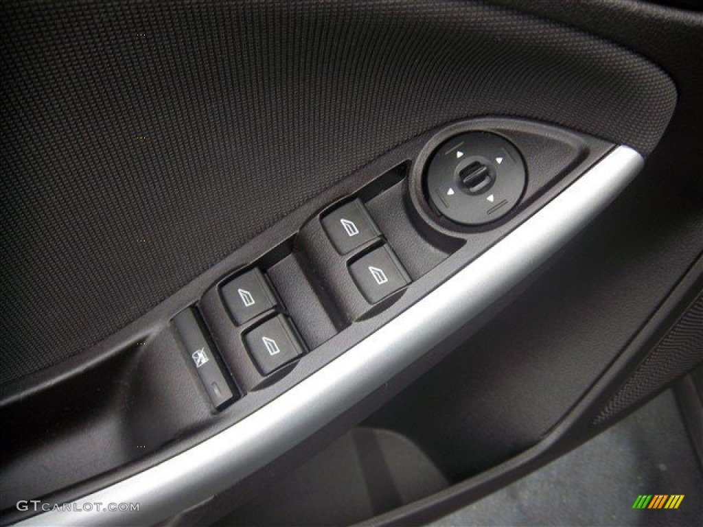 2012 Focus SE Sport 5-Door - Black / Two-Tone Sport photo #9
