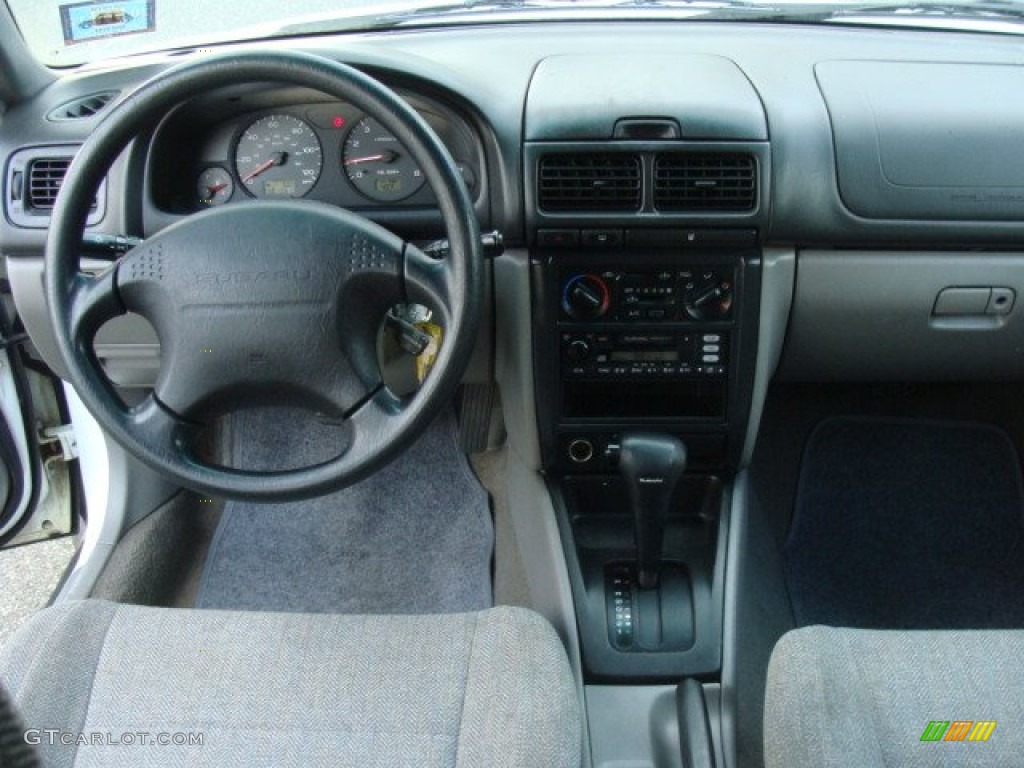 2001 Subaru Forester 2.5 L Gray Dashboard Photo #78734721