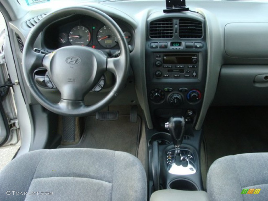 2004 Hyundai Santa Fe GLS 4WD Dashboard Photos