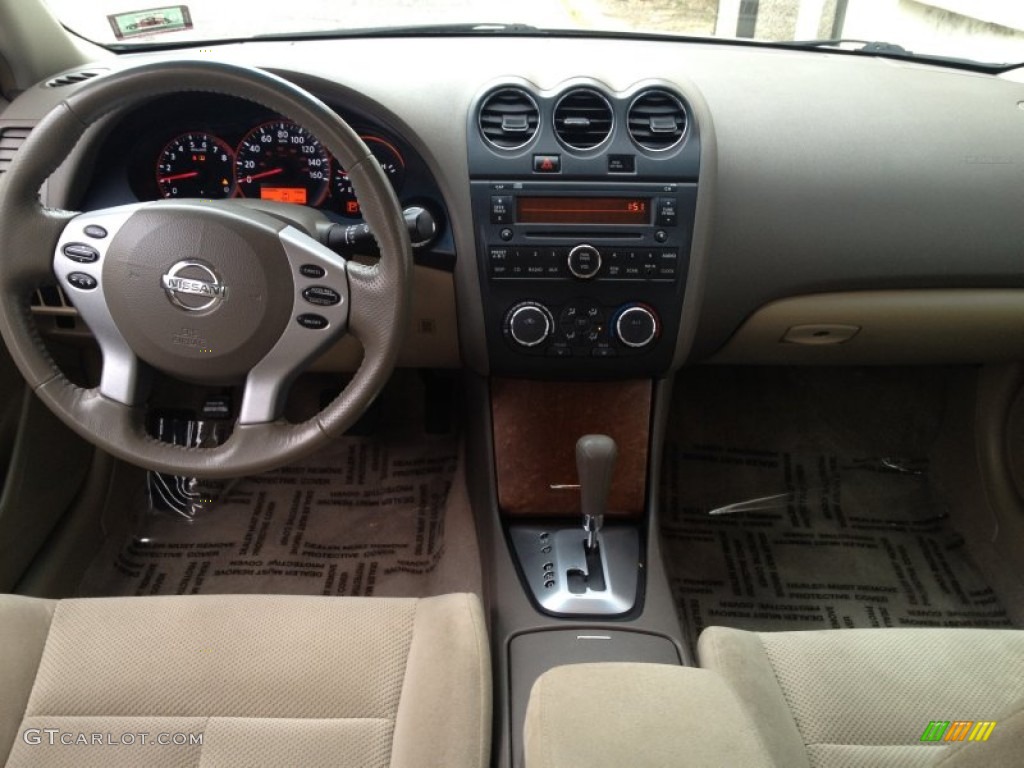 2007 Nissan Altima 3.5 SE Blond Dashboard Photo #78737933