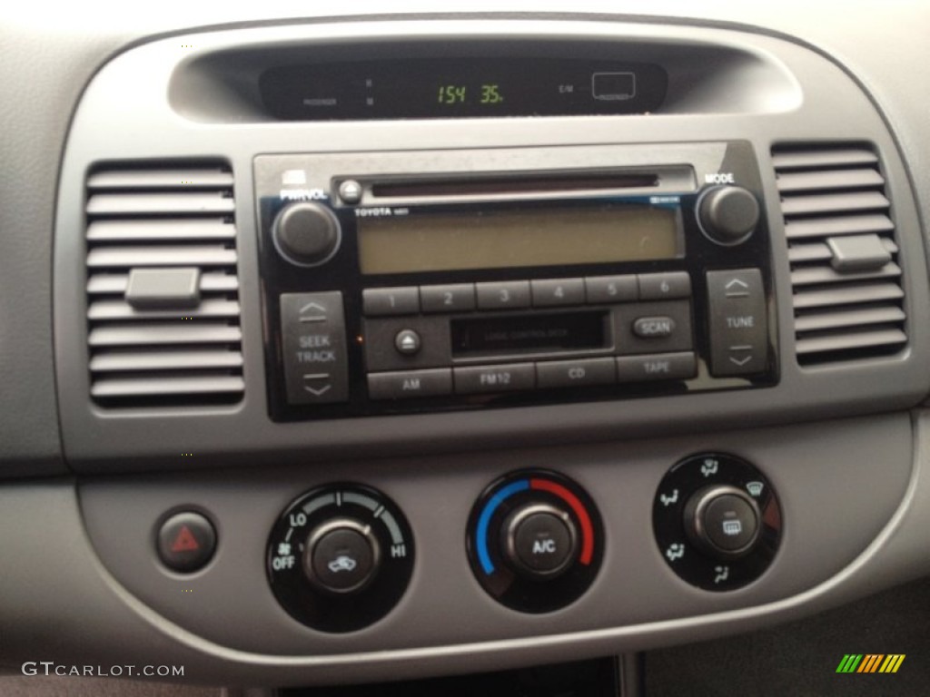 2004 Toyota Camry LE Controls Photo #78740666