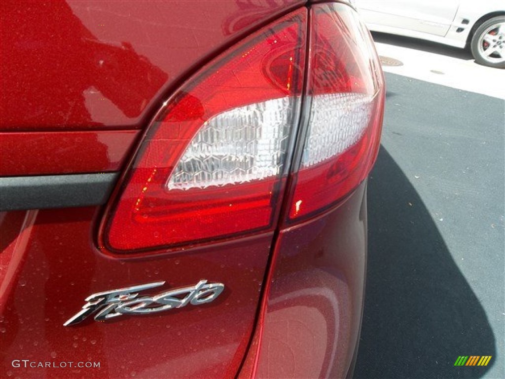 2013 Fiesta SE Sedan - Ruby Red / Charcoal Black/Light Stone photo #5