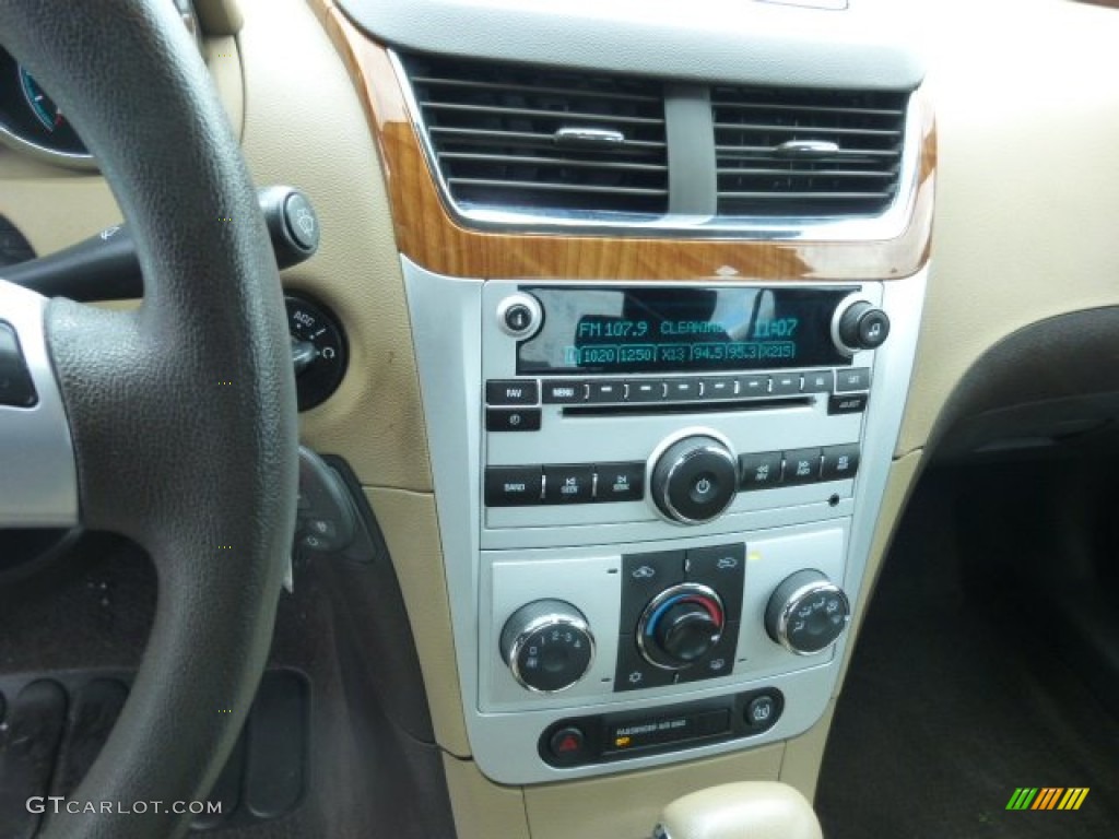 2009 Chevrolet Malibu LT Sedan Controls Photo #78743307